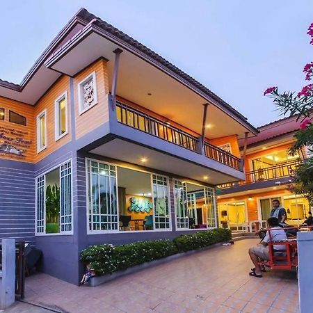 The Harbor Front เกาะล้าน Hotel Bagian luar foto