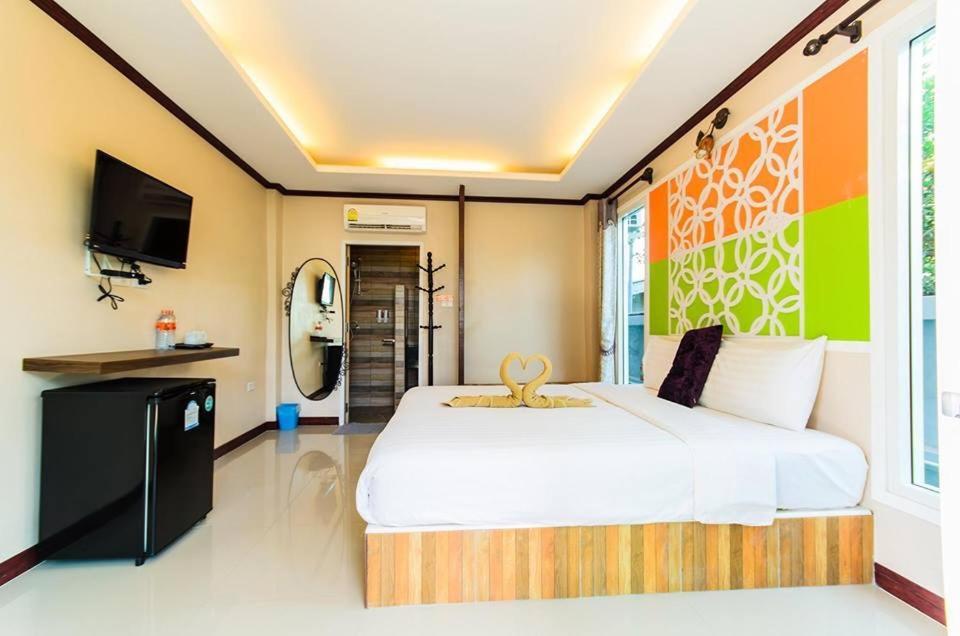 The Harbor Front เกาะล้าน Hotel Bagian luar foto