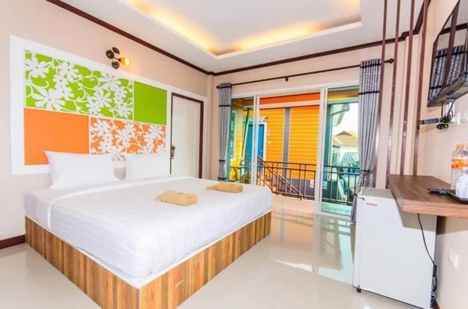 The Harbor Front เกาะล้าน Hotel Bagian luar foto
