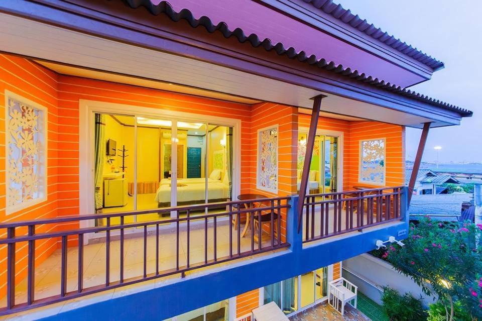 The Harbor Front เกาะล้าน Hotel Bagian luar foto