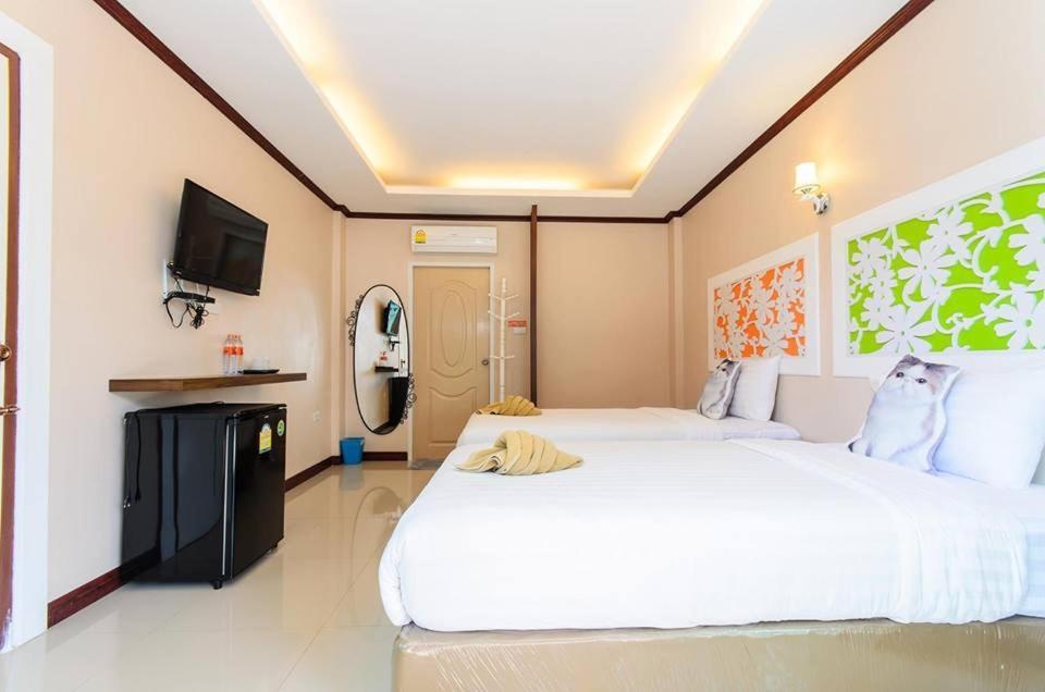 The Harbor Front เกาะล้าน Hotel Bagian luar foto