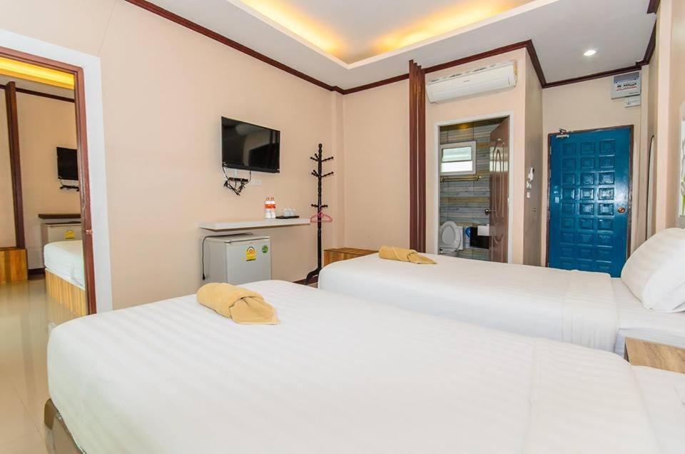 The Harbor Front เกาะล้าน Hotel Bagian luar foto