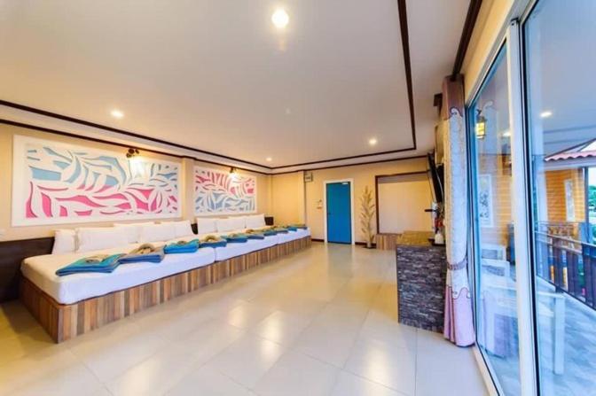 The Harbor Front เกาะล้าน Hotel Bagian luar foto