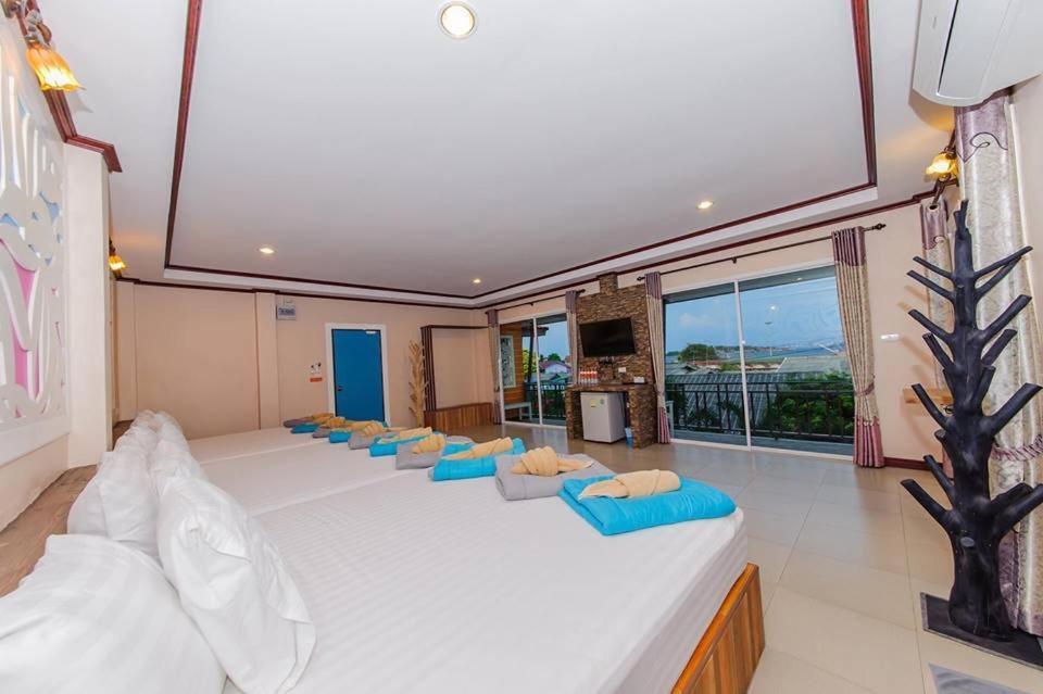 The Harbor Front เกาะล้าน Hotel Bagian luar foto