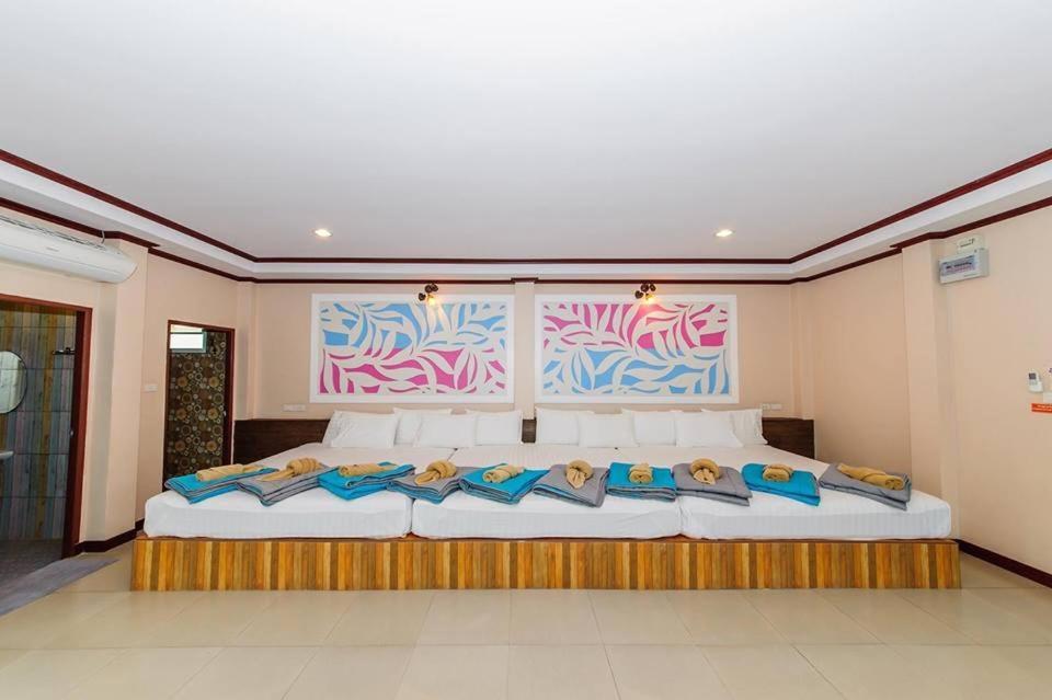 The Harbor Front เกาะล้าน Hotel Bagian luar foto