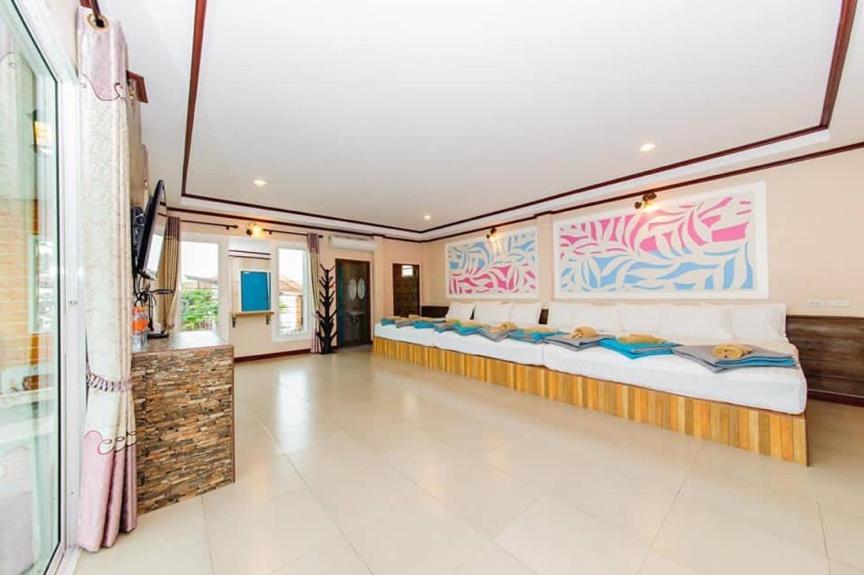 The Harbor Front เกาะล้าน Hotel Bagian luar foto
