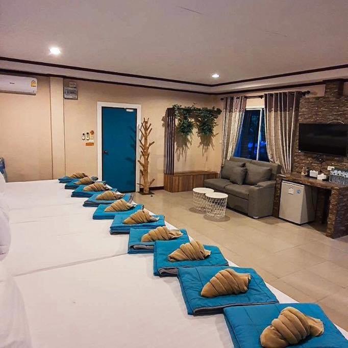 The Harbor Front เกาะล้าน Hotel Bagian luar foto