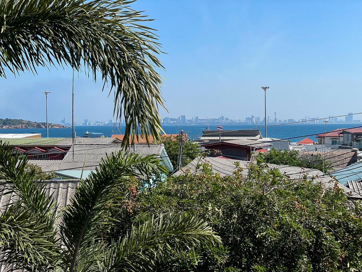 The Harbor Front เกาะล้าน Hotel Bagian luar foto
